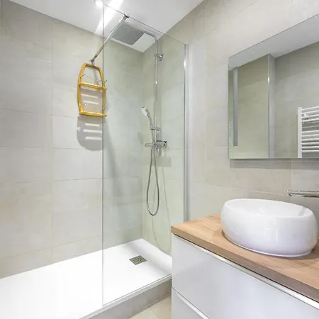 Bright With Balcony And Sea View * Antibes