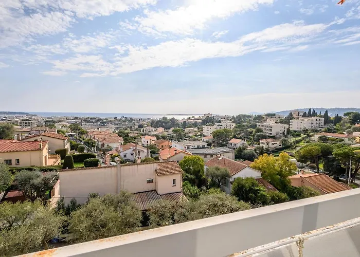 Bright With Balcony And Sea View
